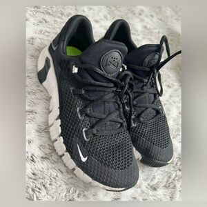 WOMENS NIKE METCON 5